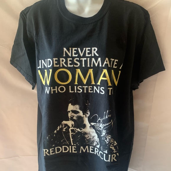 “Never Underestimate a Woman Who Listens to Freddie Mercury” s/s t-shirt - Picture 1 of 3